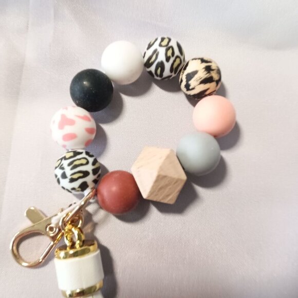 New Handmade Silicone Key Ring Bracelet Bag Charm Keychain Elastic & Portable - Picture 3 of 3